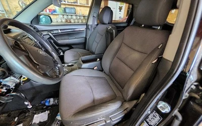 KIA SORENTO 2011 LEFT FRONT SEAT BLACK WORN CLOTH MANUAL 1671866 - Image 1 of 4