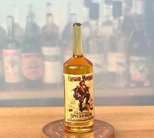 Glas Flasche und Ein Captain Morgan Gewürzte Rum Label Tumdee 1:12 Maßstab Haus - Bild 1 von 3