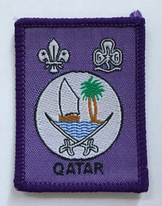 UK / BRITISH SCOUTS ABROAD - QATAR BOY SCOUT & GIRL GUIDES (GG) DISTRICT BADGE - Picture 1 of 2