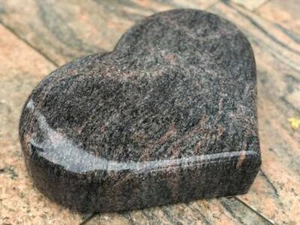 Grabkissen Grabstein Liegeplatte Kissenstein Urnengrabstein HERZ  Himalaya Stein - Bild 1 von 12