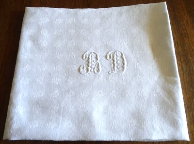 serviette de table monogrammée début XXe en damassé - 80 cm x 72 cm - Photo 1/3
