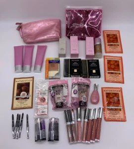 Lot of Makeup Revlon, Maily, Street Wear, Essence ...etc - Picture 1 of 6