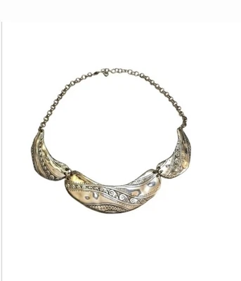 Collar babero ciprés tono plata Brighton. 18" Foto 1 de 4