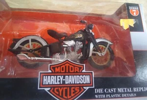 1:18 Maisto 1936 EL Harley Davidson Knucklehead green and white classic V-Twin - Picture 1 of 3