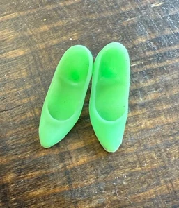 Vintage Barbie Puppe Schuhe grün High Heel Stiletto spitz zulaufend Pumps - Bild 1 von 5