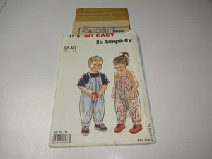 Vintage Simplicity 9830 Kleinkinder Latzhose/Overall Gr. 1/2 - 4 ungeschnitten - Bild 1 von 2