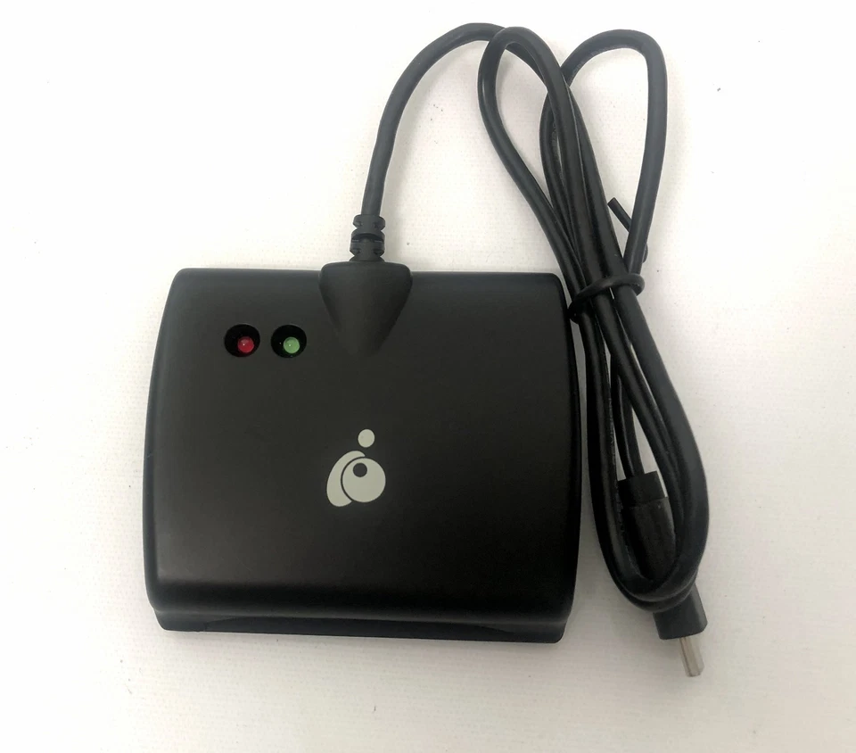 IOGEAR GSR205 USB-C Smart Card Reader Universal Compatibility - Image 1 of 3