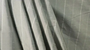 2 YD WUNDERSCHÖNER KRAVET LEE JOFA PORTBLAIR PLATIN SEIDE STREIFEN POLSTERSTOFF - Bild 1 von 11