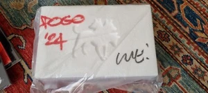 CLUB DOGO DELUXE BOX AUTOGRAFATA E PERSONALIZZATA DAI DOGO POP UP STORE GUE' - Imagen 1 de 1