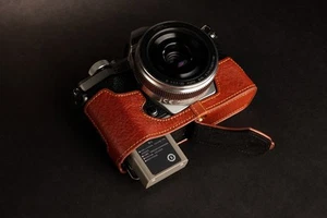 Estuche con media cámara de cuero genuino real para Olympus OM-D E-M5 II M2 marrón abierto - Imagen 1 de 8