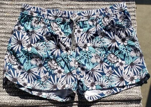 Summer Quality Floral Shorts Unisex With Pockets Size Large - 34X13 - Picture 1 of 7