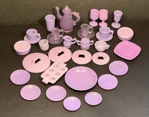 Barbie Casa de Muñecas Lote de Accesorios de Cocina Púrpura Platos Platos Tazas Tetera - Imagen 1 de 16
