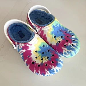 Crocs Classic Clogs Tie-Dye Blue Fur Lining Women 9/Men 7 Colorful - Picture 1 of 8