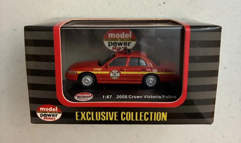 HO Scale Model Power Minis 2005 Crown Victoria Fire Chief 1:87 19407 - Image 1 of 4