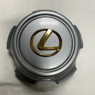 42603-60231 OEM FÁBRICA LEXUS TAPA CENTRAL CHAPADO EN ORO LOGOTIPO 1999 2000 2001 LX470 Foto 1 de 2