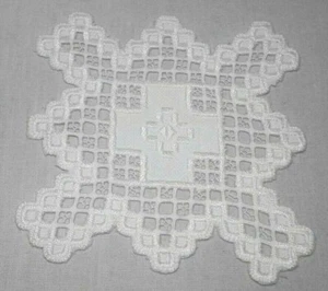 NORWEGIAN HARDANGER EMBROIDERED DOILY 7 1/4 INCHES WHITE ON WHITE - Picture 1 of 2
