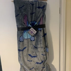 Tk Maxx Homesense Halloween Disney Stitch Bats Plush Throw 152x178cm - Picture 1 of 5