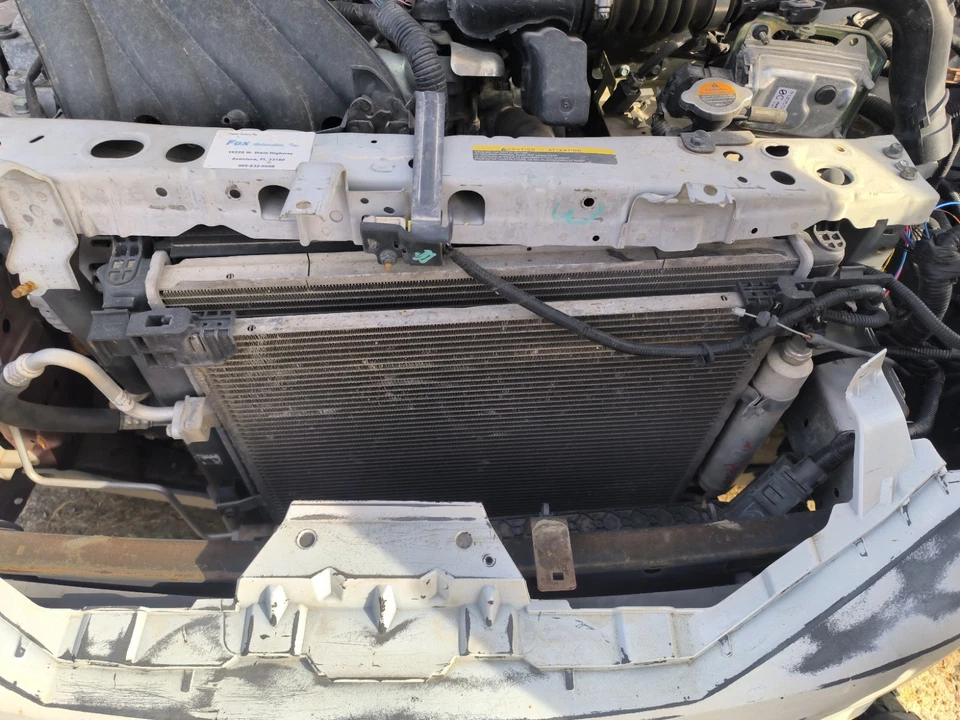 Conjunto de radiador, ventilador de radiador y condensador de aire acondicionado Nissan Versa Note 2014-2019  Foto 1 de 1