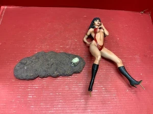 Vampirella Statue 10" cm groß - Bild 1 von 7