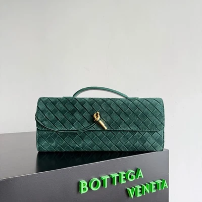 NUEVA TEMPORADA Bolso de Mano Bottega Veneta’s Andiamo en Gamuza Intrecciato Piel de Cordero Foto 1 de 4