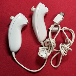 Offizielle Original-Zubehör-Hersteller 2er-Pack weiße Nintendo Nunchucks für Nintendo Wii oder Wii U getestet - Bild 1 von 1