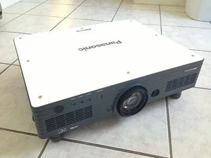 Panasonic PT-D5700 PT-D5700U PT-D5700UL DLP XGA Projector 6000 LUMENS LOW HOURS! - Picture 1 of 3