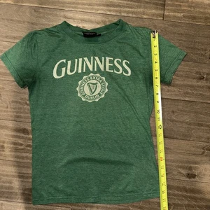 Guinness Top Shirt Women Medium Green Short Sleeve Stout Beer Dublin - Picture 1 of 4