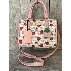 Juicy Couture | Borsa a tracolla con stampa fragola e ciondolo - Foto 1 di 3