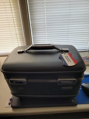 Estuche rígido de cosméticos American Tourister de colección Foto 1 de 3