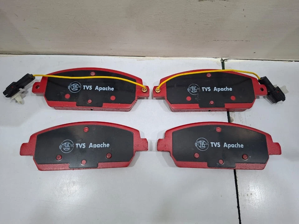 Front Brake Pad For Mahindra XUV 500 0603BAB02090N 0603BAB02720N BOSCH - Image 1 of 4