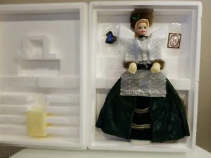 1996 Holiday Caroler Barbie Doll Holiday Porcelain Collection Limited Edition - Picture 1 of 12