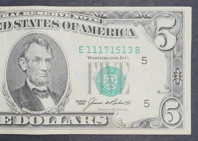 1985 FIVE 5 DOLLAR $ BILL WITH A FANCY 2 DIGIT STEP LADDER SERIAL E 11171513 B - Image 1 of 3