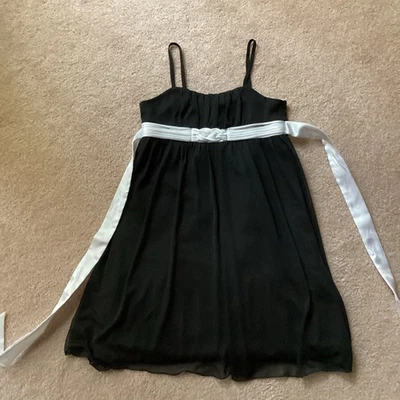 AMY BYER GIRLS 10 PARTY/ OCCASION DRESS, BLACK WITH WHITE WAIST TRIM, SASH - Image 1 of 4