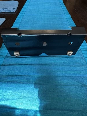 Dodge Coronet/Superbee 1970 soporte de matrícula delantero usado fabricante original restaurado ¡Bonito! Foto 1 de 4