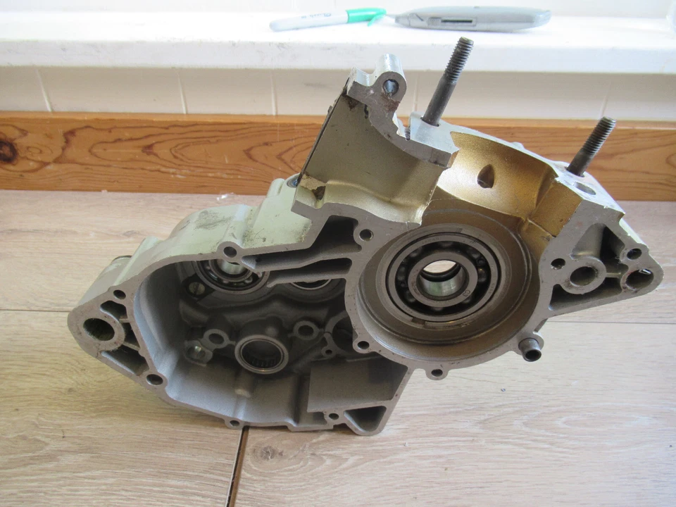 CR 125 WR HUSQVARNA 1995 CR 125 WR 1995 CAIXA DE MANIVELA ESQUERDA - Imagem 1 de 4