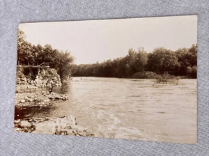 Below The Dam, Humboldt, Iowa - pesca para niños/niñas. RPPC - Imagen 1 de 2