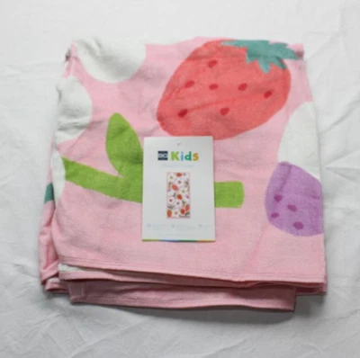 Toalla de playa floral fresa para niños The Big One AC2 rosa sombra tamaño: 28" X 58" Foto 1 de 3