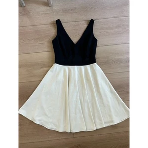 Badgley Mischka schwarz & weiß Party Cocktailkleid ärmellos Größe 4 - Bild 1 von 6