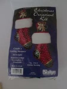 Sulyn SEQUIN CHRISTMAS ORNAMENT KIT Makes 2 STOCKINGS Beads SEQUINED New TWO - Bild 1 von 1