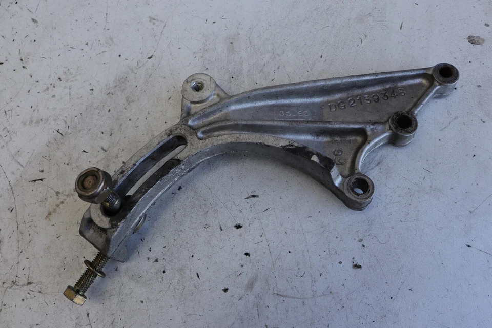 Кронштейн из сплава для воздушного компрессора переменного тока Ferrari 348 ТБ 147639 J161 - Изображение 1 из 2