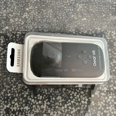 Samsung Gear VR - Black Game Pad (Powered by Oculus) Simple controls  - Image 1 of 3