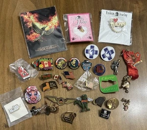 Vintage bis modern Nachlass Anstecknadel Hut Pin Lot Emaille Metall Fahnen Militär Retro 31 Teile - Bild 1 von 15