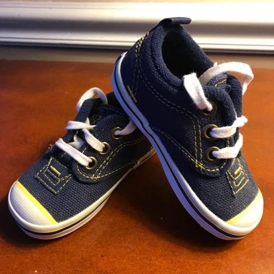 Zapatillas deportivas Keds azul marino/amarillo básicas de lona con encaje para bebés talla 4 Foto 1 de 4
