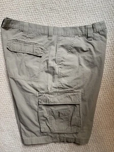 🩳Wrangler Herren Cargo Shorts Größe 42 khaki beige vorne flach Baumwolle Reißverschluss gebraucht, in einwandfreiem Zustand - Bild 1 von 6