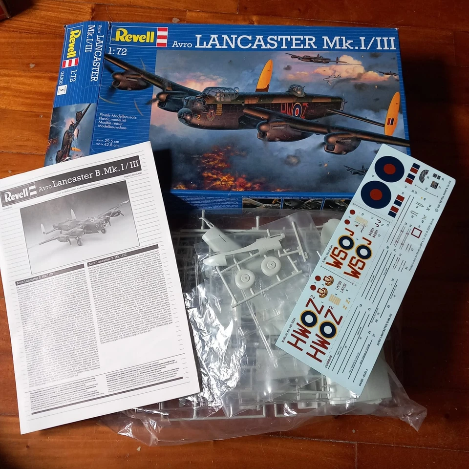 REVELL AVRO LANCASTER MK I/III    1/72 - Immagine 1 di 1