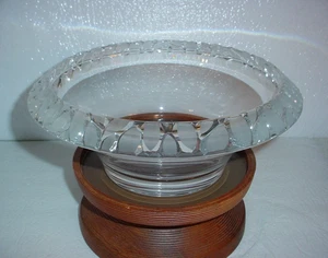 BEAUTIFUL MIKASA CRYSTAL w/LEAF PATTERN 11" SERVING BOWL DISCONTINUED PATTERN - Picture 1 of 5