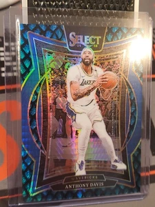 2024-25 SELECT CONCOURSE Anthony Davis Dragon Scale MAVERICKS /8 - Bild 1 von 8