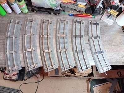 6 American Flyer 727 Gray Wide Tie Curved Rubber Roadbed w/ Track - Image 1 of 2