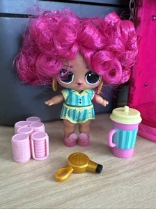 LOL Surprise! Wake Up QT Hairgoals - Series 2 Pink Hair, Outfit, Curlers, Bottle - Picture 1 of 4