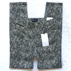 NWT Zara High Rise Skinny Animal Print Snake Ankle Crop Jeans Womens Size 8 - Picture 1 of 12